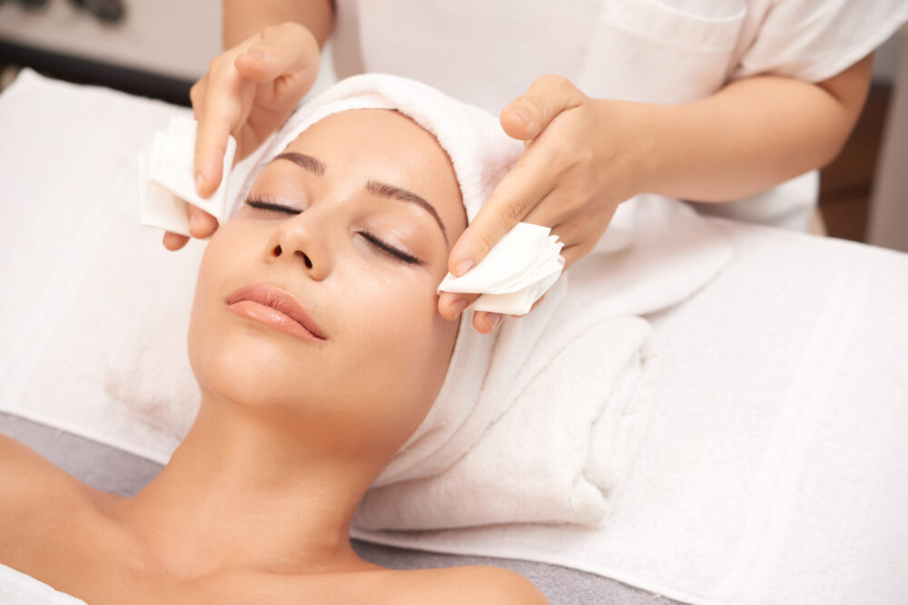 Persoonlijke gezichtsbehandeling bij Naomi Beauty Haven